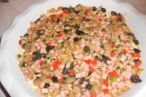 Pizza cu ceapa verde si altele