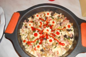Pizza cu ceapa verde si altele