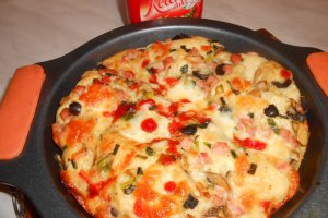 Pizza cu ceapa verde si altele
