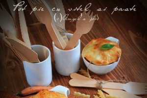 Pasta Pot Pie~sau~Tocanita de vitel cu paste sub capac de foietaj