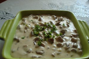 Sos alb de ciuperci, smantana cu muschiulet afumat