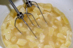 Prajitura cu ananas si fulgi de cocos