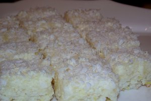 Prajitura cu ananas si fulgi de cocos
