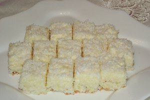 Prajitura cu ananas si fulgi de cocos