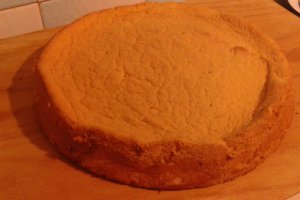Tort cu blat de nuca si crema de ciocolata si lamaie
