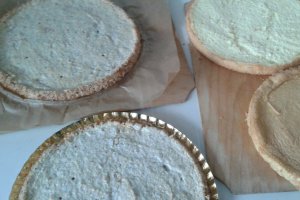 Tort cu blat de nuca si crema de ciocolata si lamaie