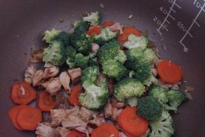 Naut cu ciuperci,broccoli si pui la multicooker