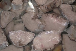 Limba cu masline si castraveti acri