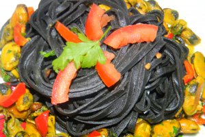 Tagliolini al nero di seppia e cozze