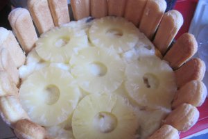 Tort rapid cu budincă și fructe
