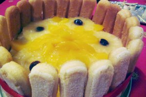 Tort rapid cu budincă și fructe