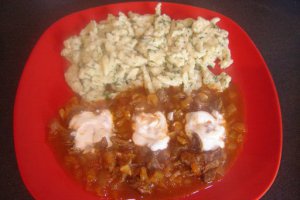 Gulas de vita cu galusti (Kalbsgulasch & Butternockerln)
