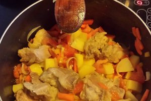 Bors din carne de porc dres cu ou si zeama de lime