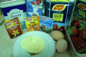 Tort cu spuma de capsuni