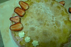 Tort cu spuma de capsuni