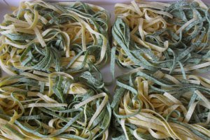 Tagliatelle cu ciuperci si sos de rosii