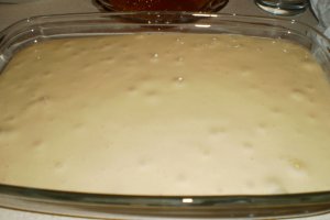 Prajitura cu frisca,nuca si dulceata de caise