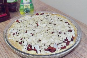 Tarta cu gutui, crumble si fulgi de migdale