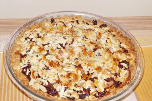 Tarta cu gutui, crumble si fulgi de migdale