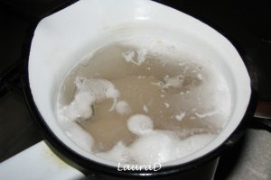 Sparanghel alb cu topping crocant si ou moale