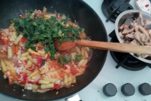 Paella cu fructe de mare si peste
