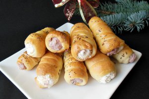 Rulouri cu crema de branza si crema de pate