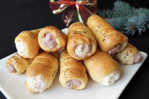 Rulouri cu crema de branza si crema de pate