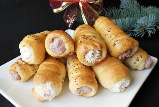 Rulouri cu crema de branza si crema de pate