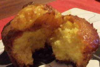 Muffins cu branza dulce si portocala caramelizata
