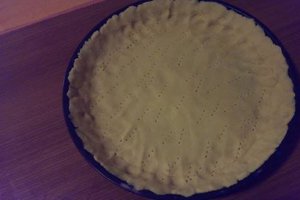 Tarta cu crema de branza si banane si topping de caramel