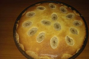 Tarta cu crema de branza si banane si topping de caramel
