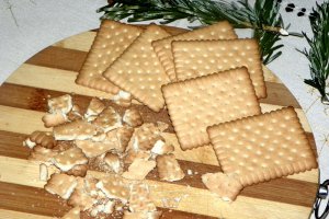Tort cu blat de biscuiti si crema de mascarpone si ciocolata