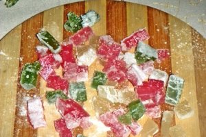Tort cu blat de biscuiti si crema de mascarpone si ciocolata