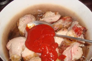Muschiulet de porc in sos de usturoi si cartofi