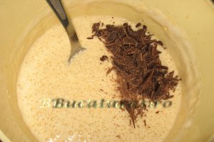 Briose cu suc de gutui, ciocolata si nuci