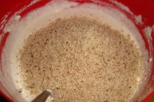 Clatite cu crema de branza, nuci si stafide