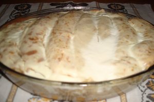 Clatite cu crema de branza, nuci si stafide