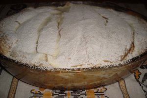 Clatite cu crema de branza, nuci si stafide