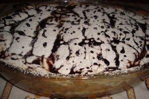 Clatite cu crema de branza, nuci si stafide