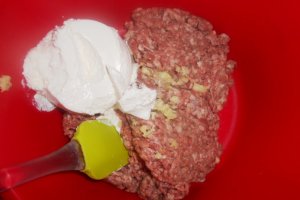Chiftelute cu ricotta in sos