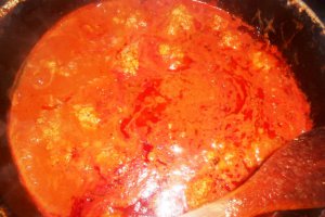 Chiftelute cu ricotta in sos