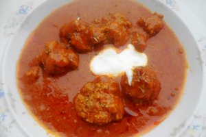 Chiftelute cu ricotta in sos