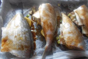 Dorada la cuptor cu legume