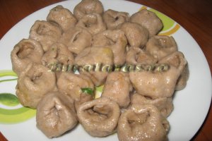 Tortellini integrali cu sos de rosii