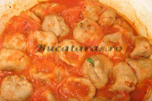 Tortellini integrali cu sos de rosii