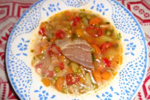 Ciorba cu legume si prosciutto