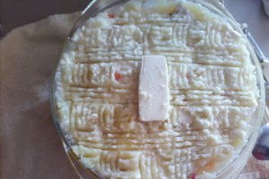 Cartofi gratinati cu legume si branza