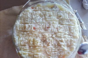 Cartofi gratinati cu legume si branza