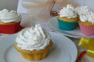 Briose cu crema de ananas