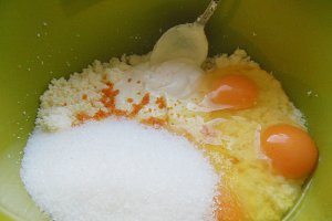 Tarta cu branza si stafide